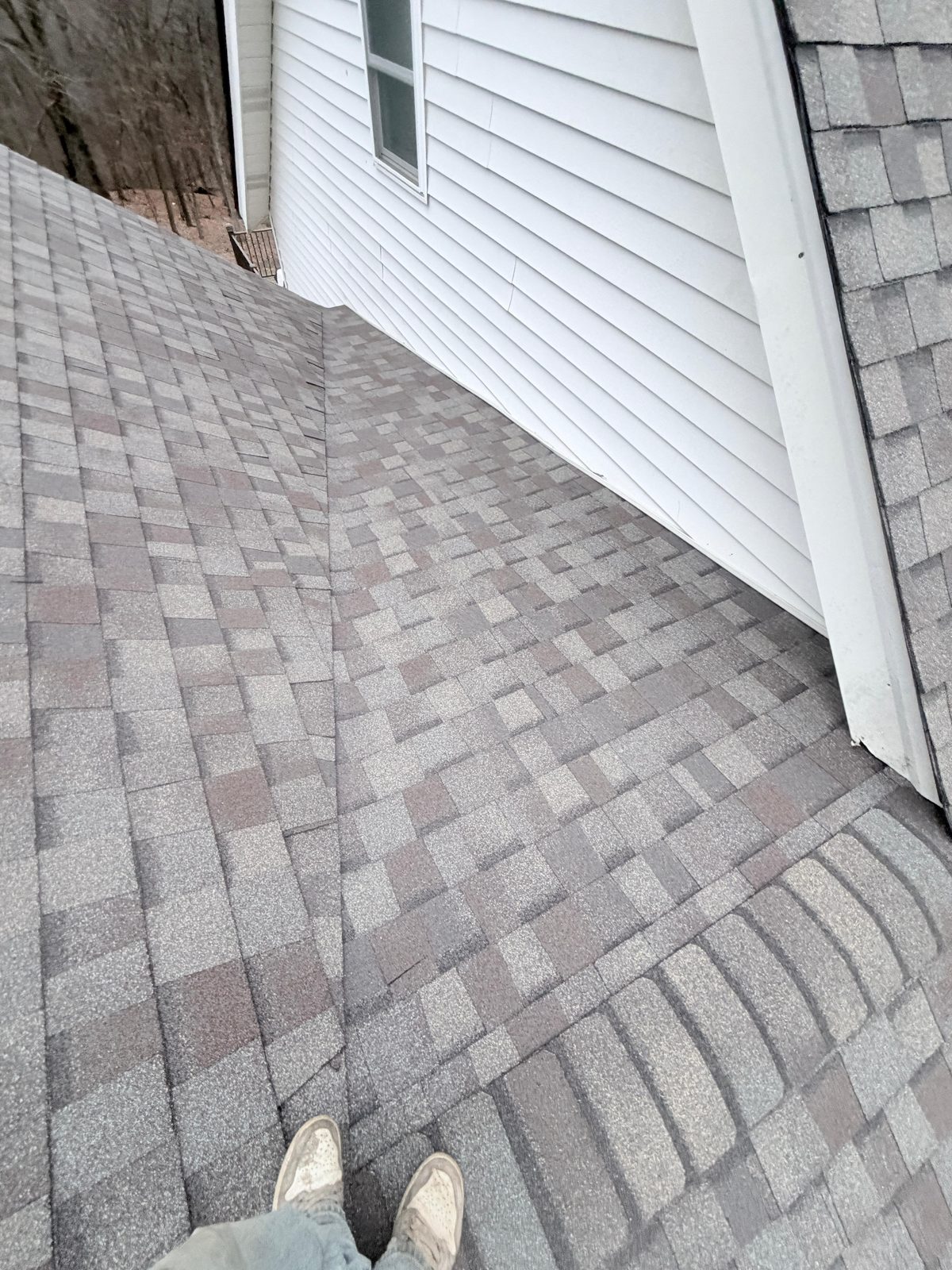 Two workers on underlayment